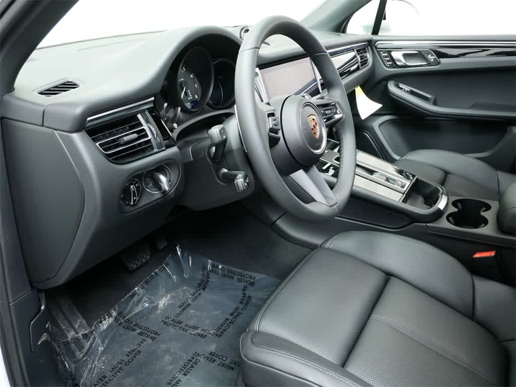 Thumbnail: 2025 Porsche Macan - 4