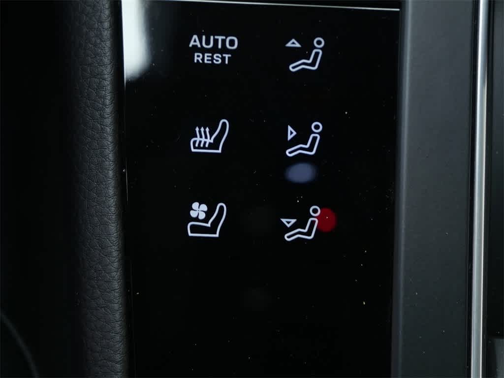 Thumbnail: 2025 Porsche Macan - 27