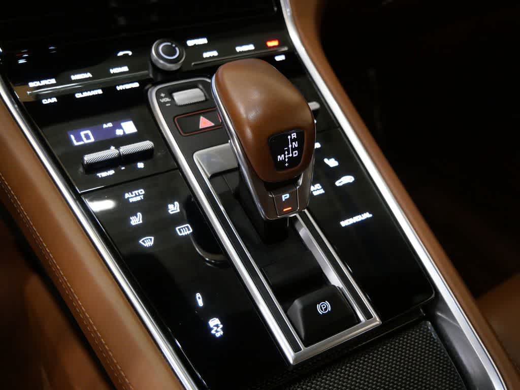 Thumbnail: 2018 Porsche Panamera - 24