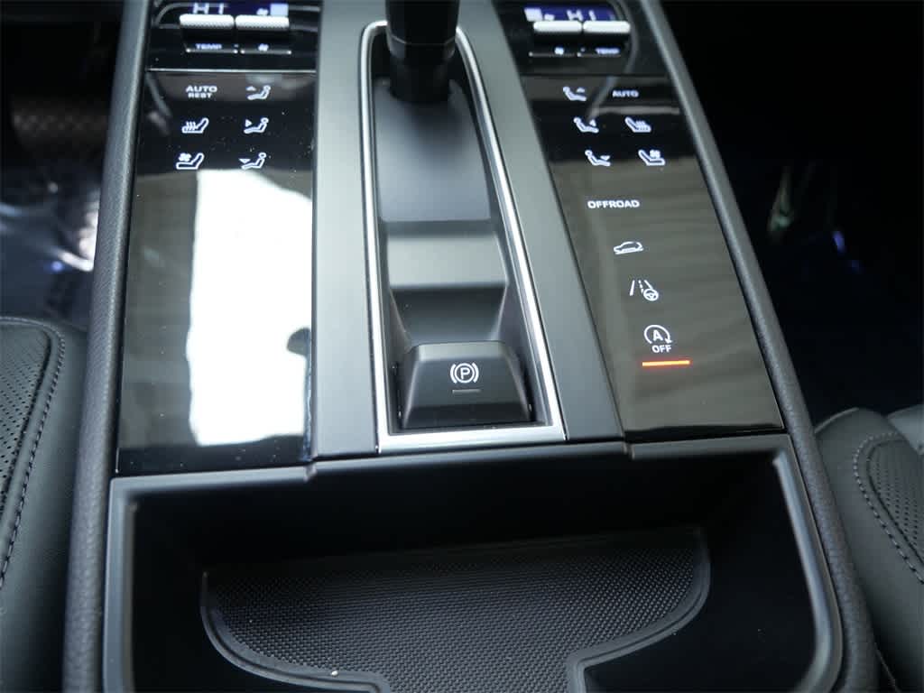 Thumbnail: 2025 Porsche Macan - 22