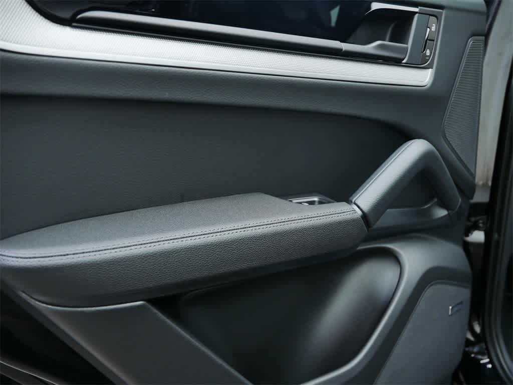 Thumbnail: 2026 Porsche Cayenne - 15