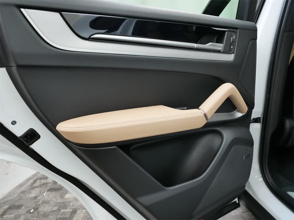 Thumbnail: 2026 Porsche Cayenne - 14