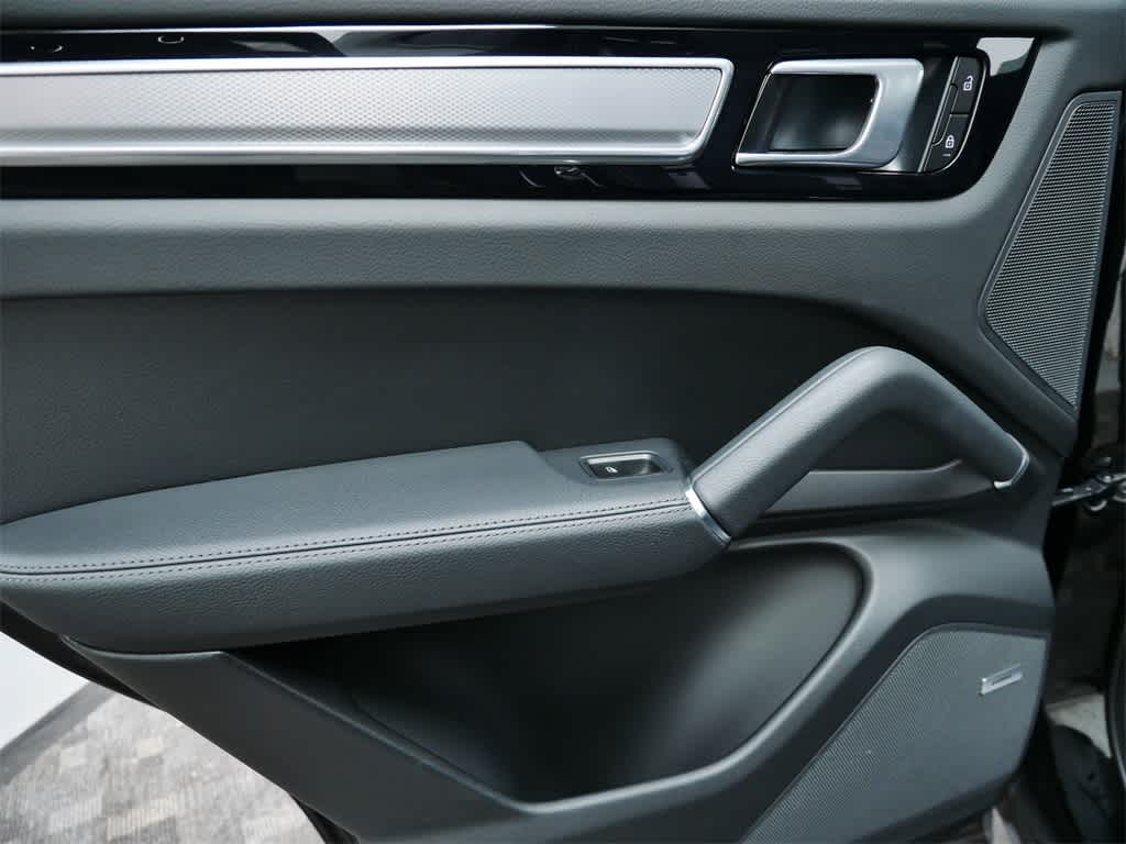 Thumbnail: 2023 Porsche Cayenne - 14