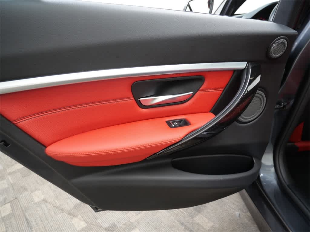 Thumbnail: 2018 BMW 3 Series - 14