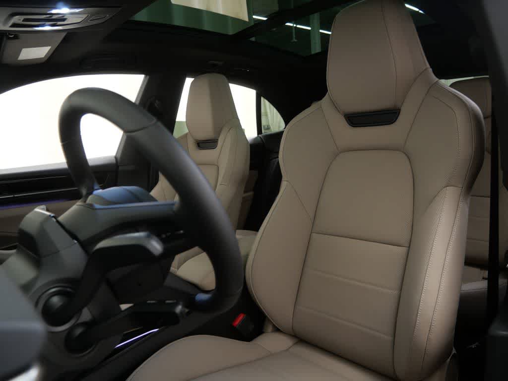 Thumbnail: 2026 Porsche Macan - 5