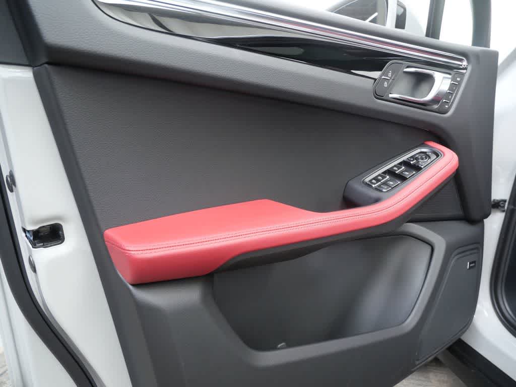 Thumbnail: 2026 Porsche Macan - 11