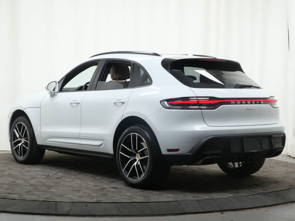 Thumbnail: 2026 Porsche Macan - 3