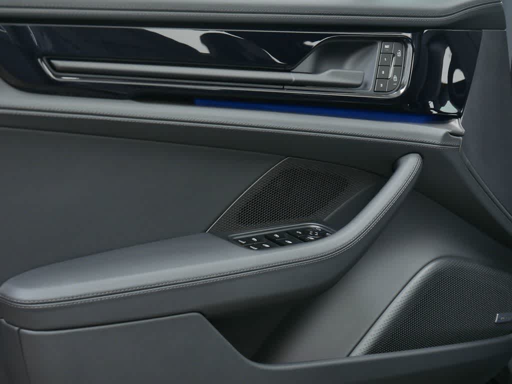 Thumbnail: 2026 Porsche Panamera - 11