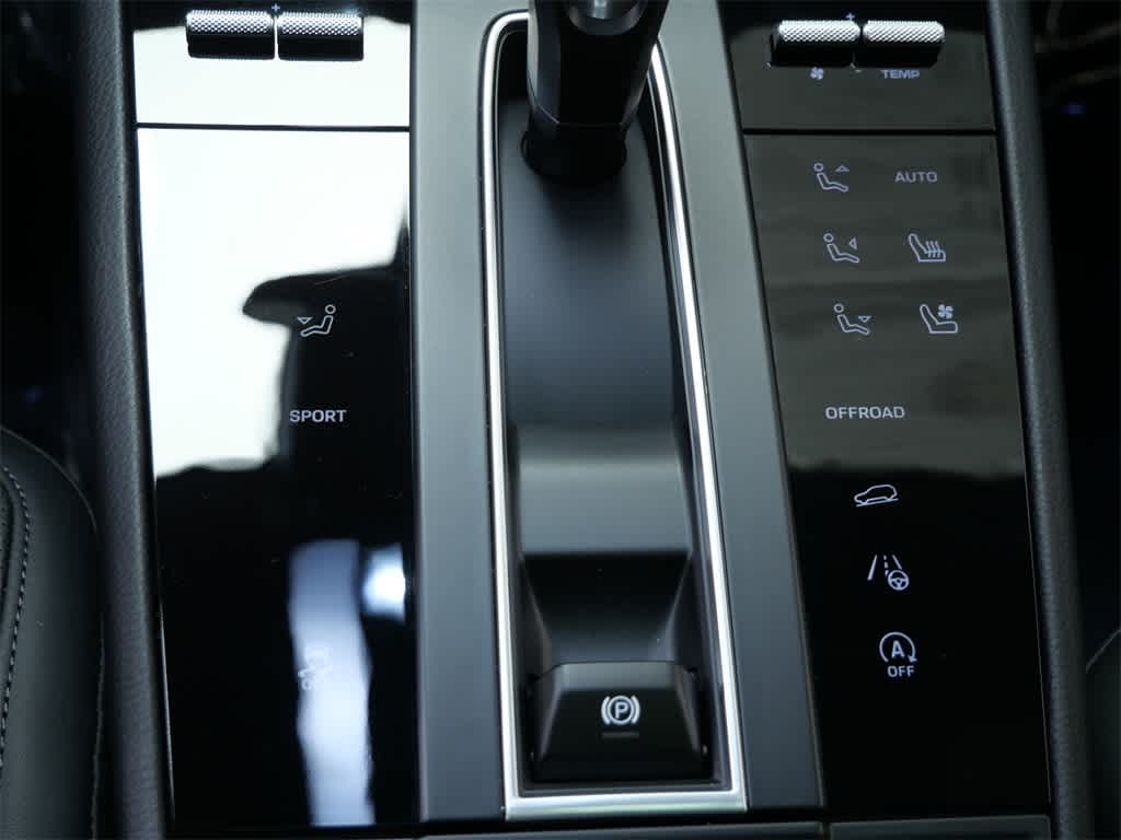 Thumbnail: 2026 Porsche Macan - 26