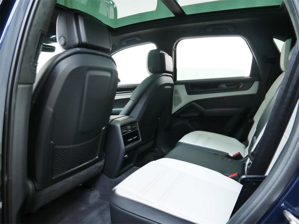 Thumbnail: 2026 Porsche Cayenne - 12