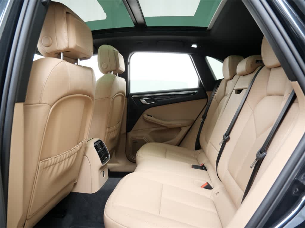 Thumbnail: 2026 Porsche Macan - 13