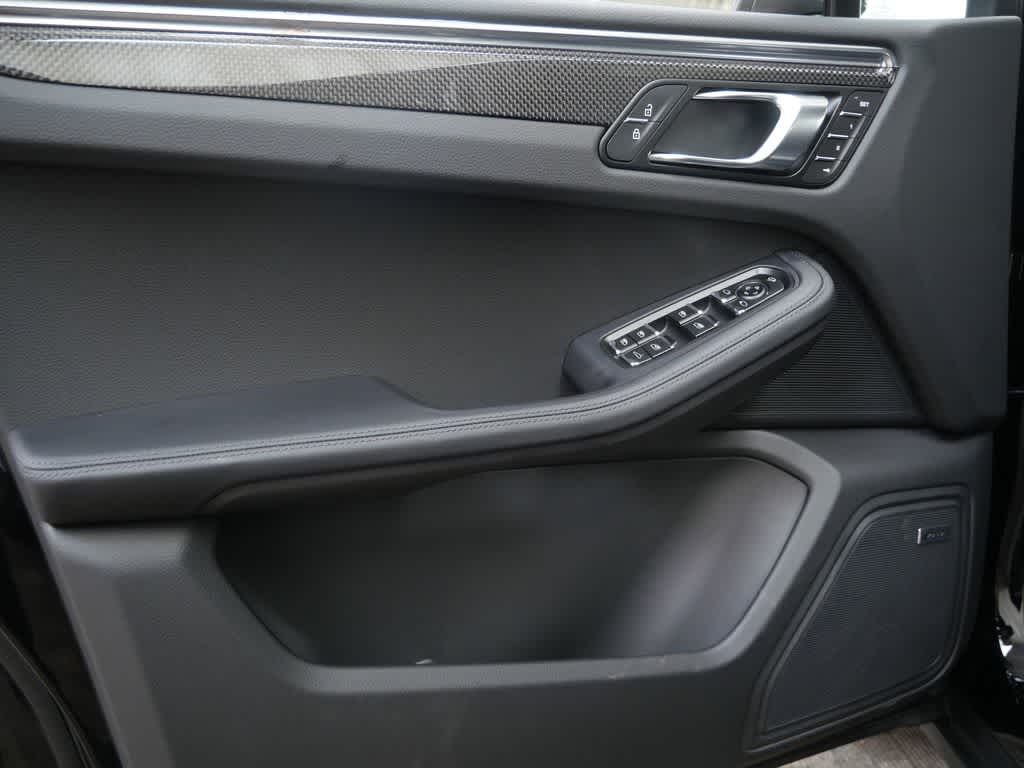 Thumbnail: 2026 Porsche Macan - 11