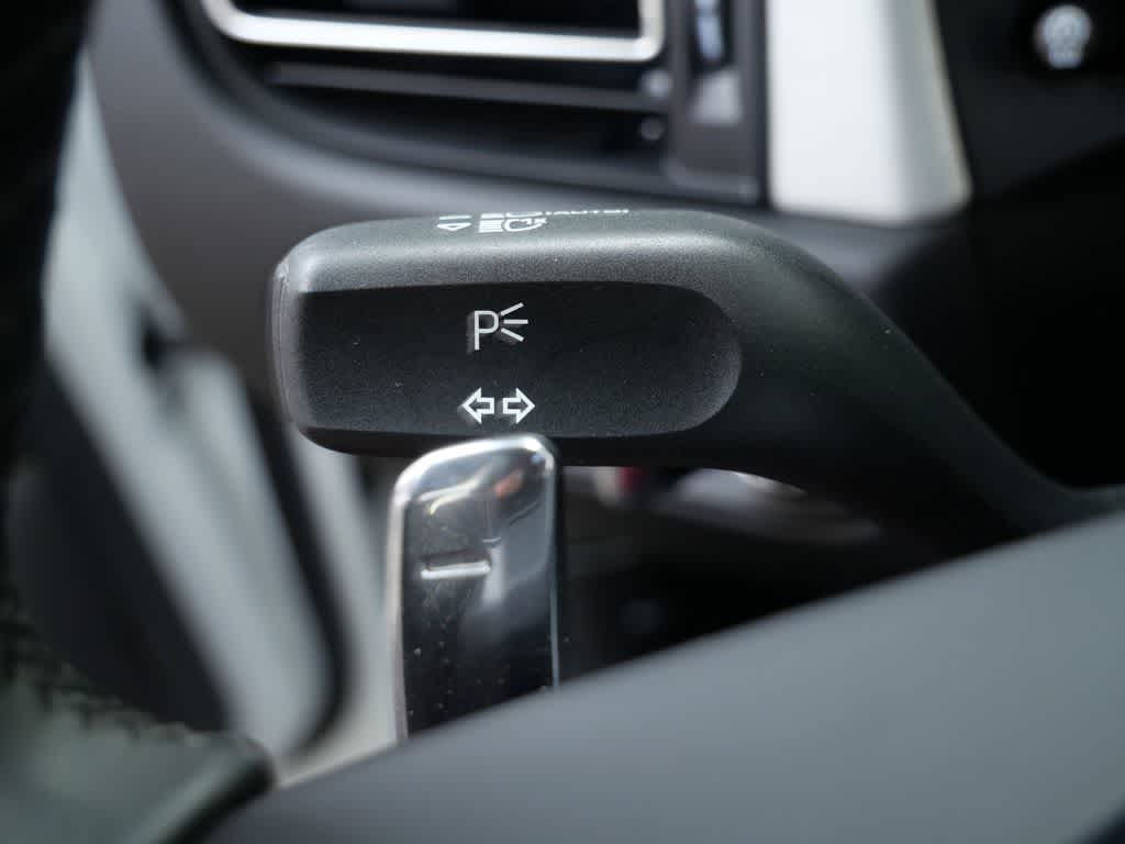 Thumbnail: 2022 Porsche Macan - 22