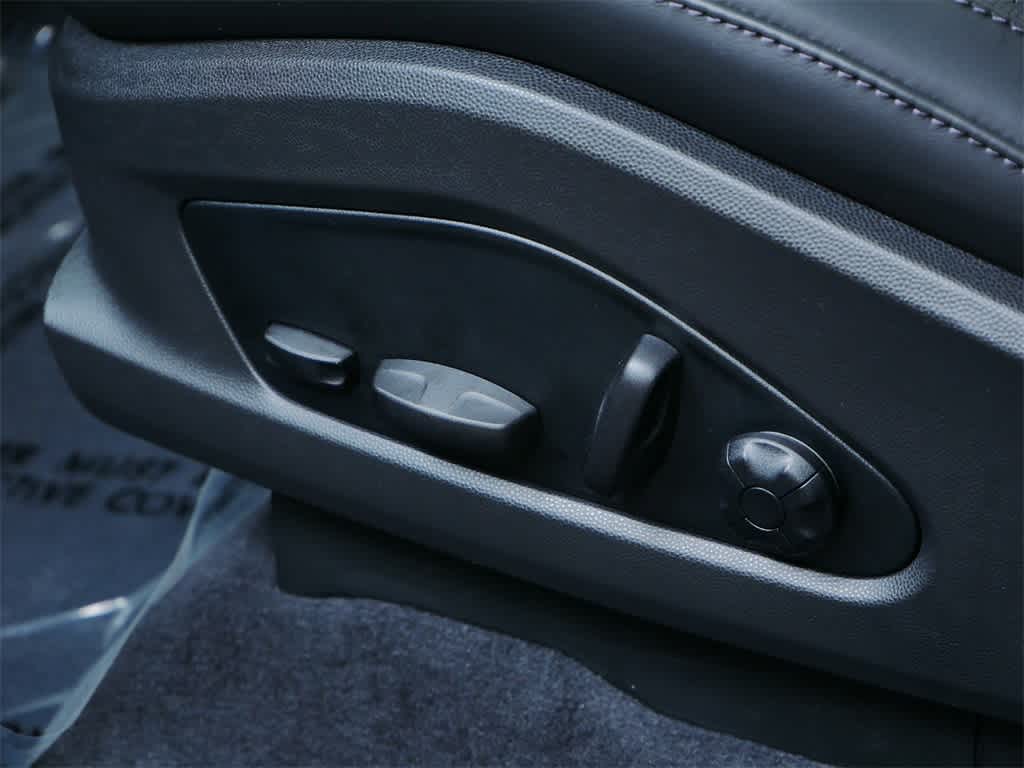 Thumbnail: 2025 Porsche Macan - 12