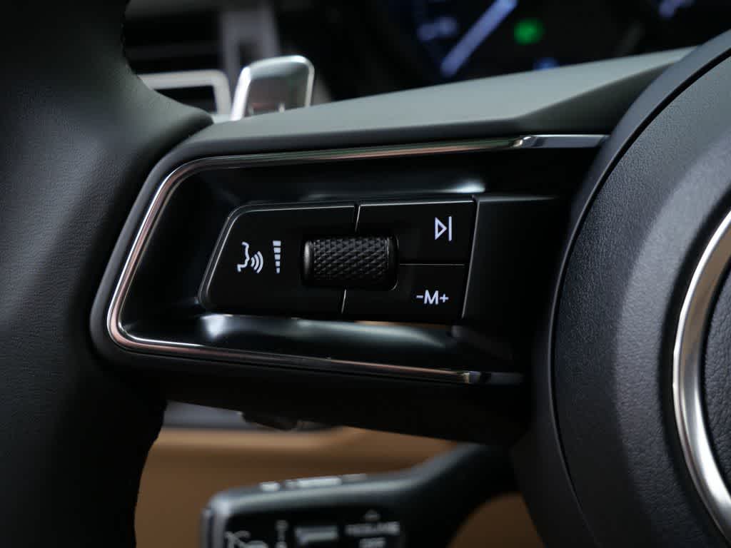 Thumbnail: 2026 Porsche Macan - 21