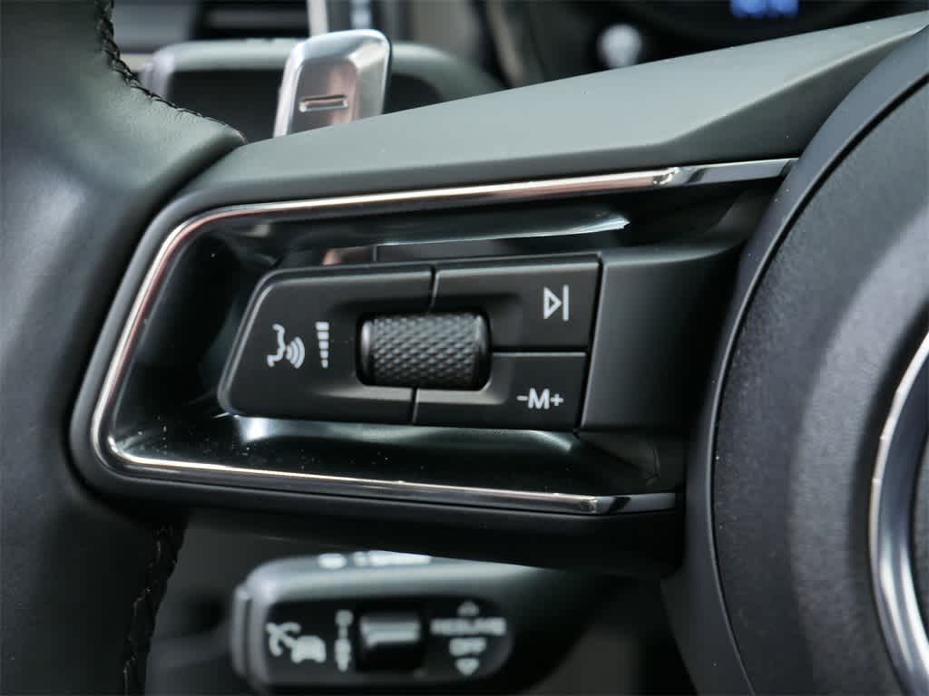 Thumbnail: 2025 Porsche Macan - 21