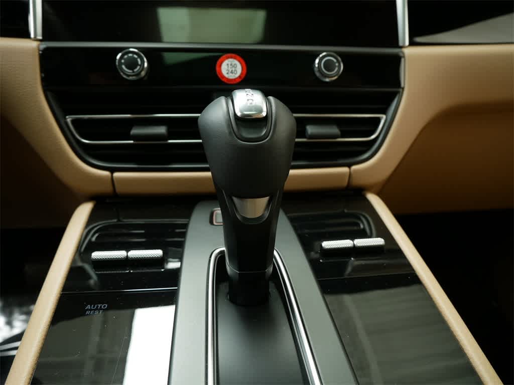 Thumbnail: 2025 Porsche Macan - 25