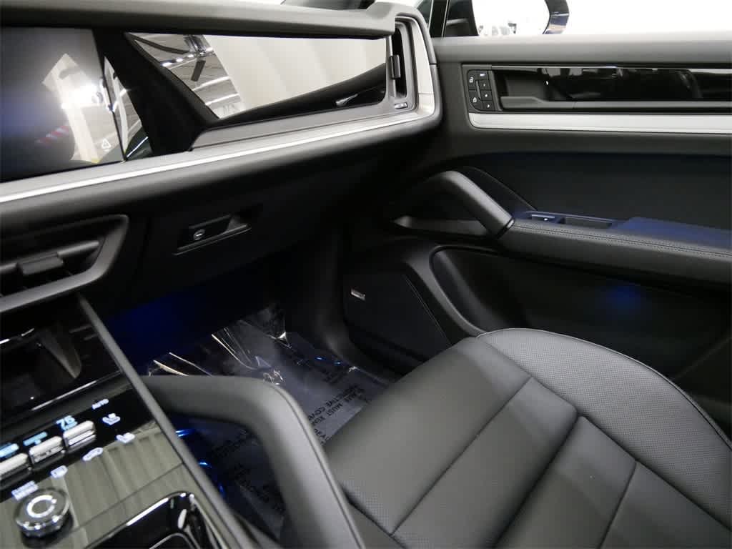 Thumbnail: 2025 Porsche Cayenne - 21