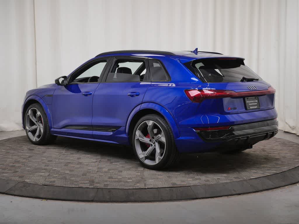 Thumbnail: 2024 Audi SQ8 e-tron - 3