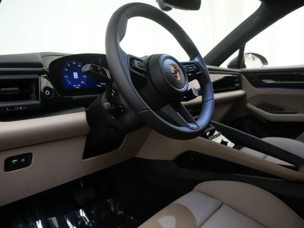 Thumbnail: 2026 Porsche Macan - 4