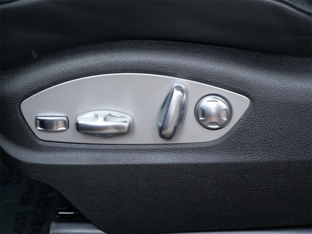 Thumbnail: 2025 Porsche Macan - 12