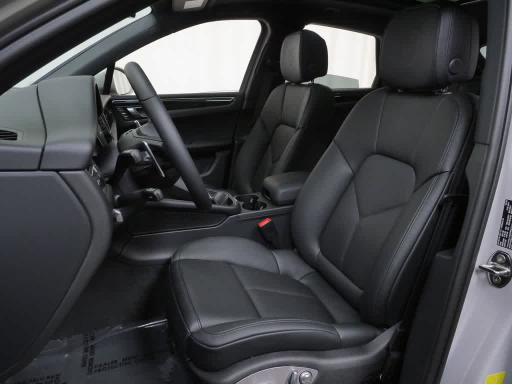 Thumbnail: 2026 Porsche Macan - 5