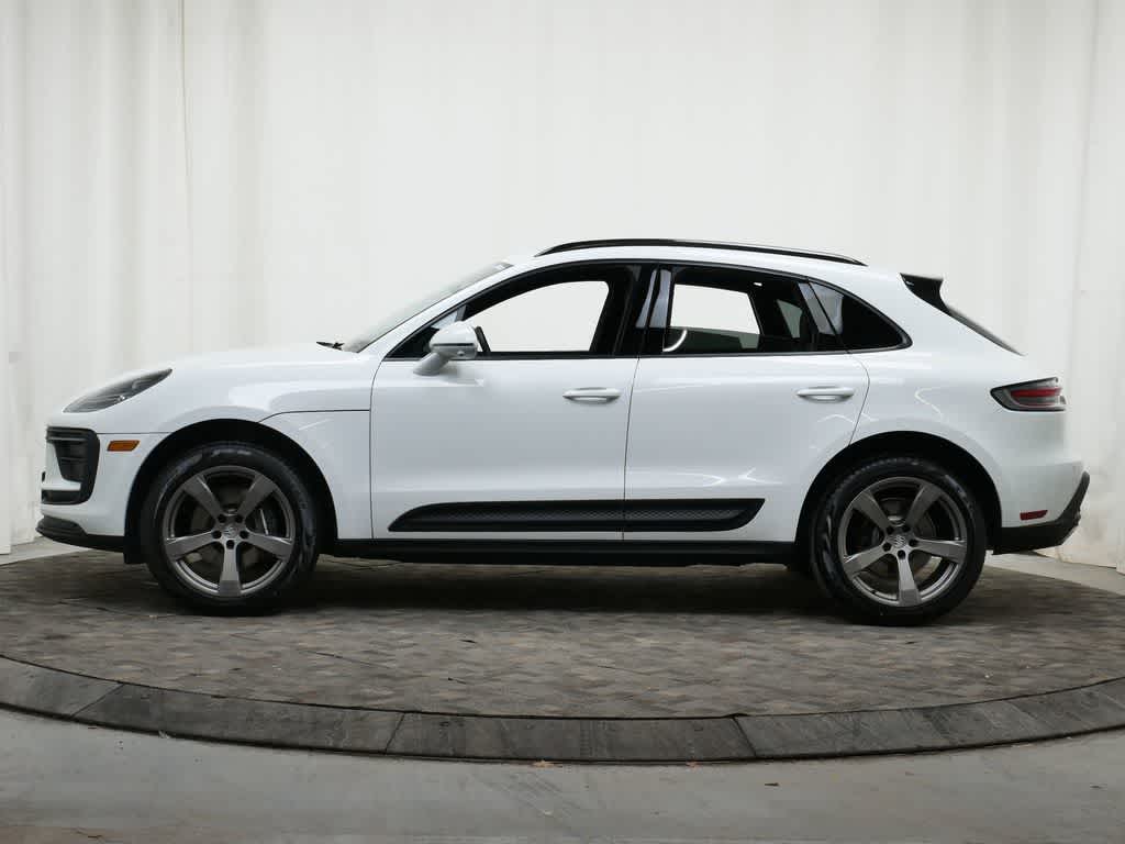 Thumbnail: 2025 Porsche Macan - 2