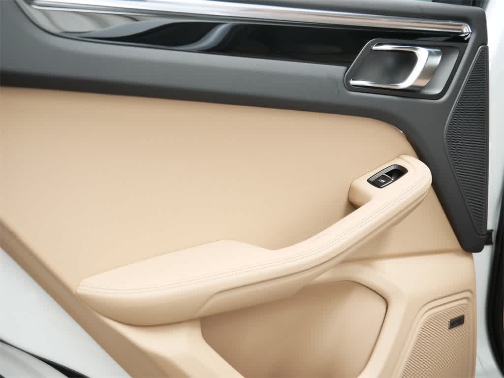 Thumbnail: 2025 Porsche Macan - 14