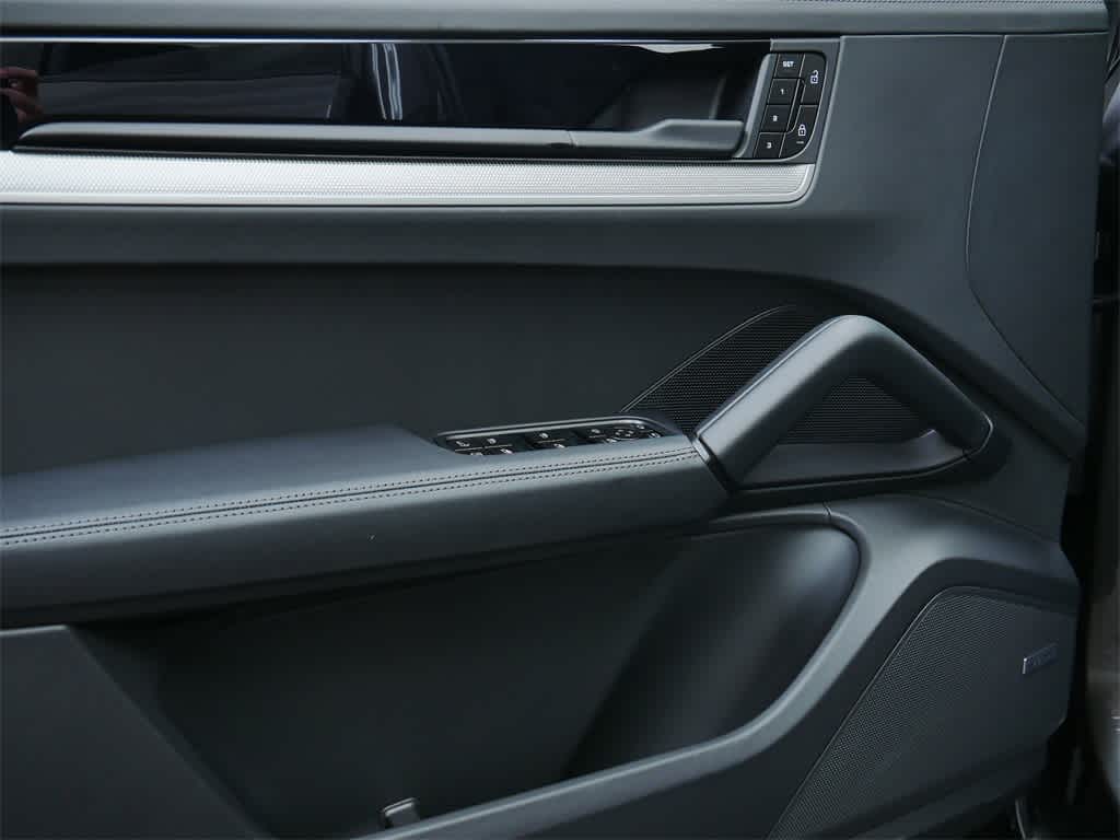 Thumbnail: 2026 Porsche Cayenne - 11