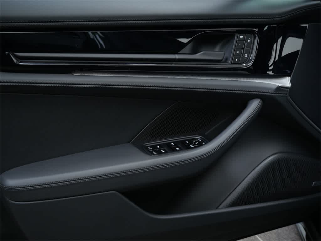 Thumbnail: 2024 Porsche Panamera - 11