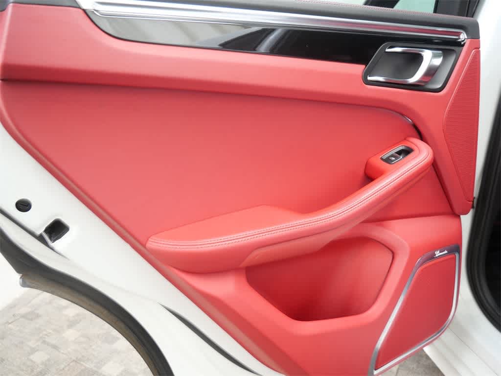 Thumbnail: 2015 Porsche Macan - 13