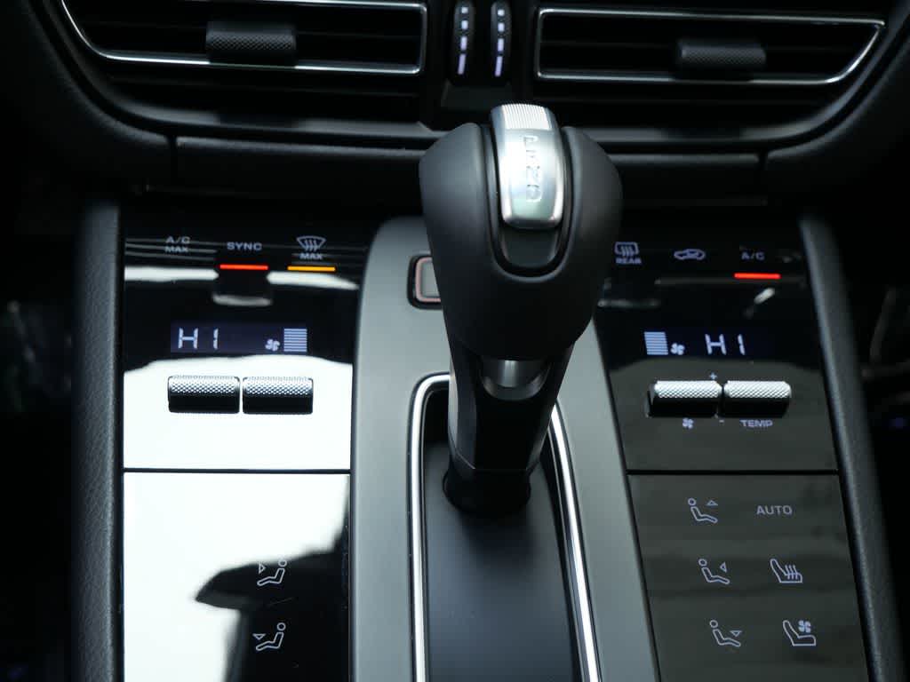 Thumbnail: 2026 Porsche Macan - 25