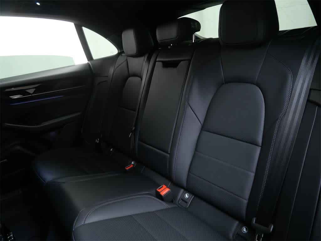 Thumbnail: 2026 Porsche Macan - 14