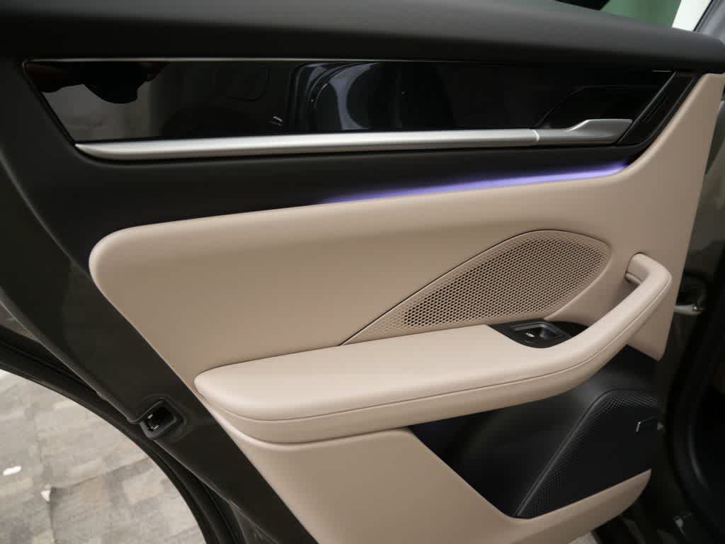 Thumbnail: 2026 Porsche Macan - 13