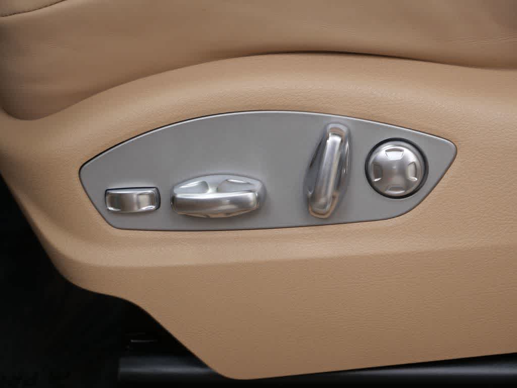 Thumbnail: 2025 Porsche Macan - 12