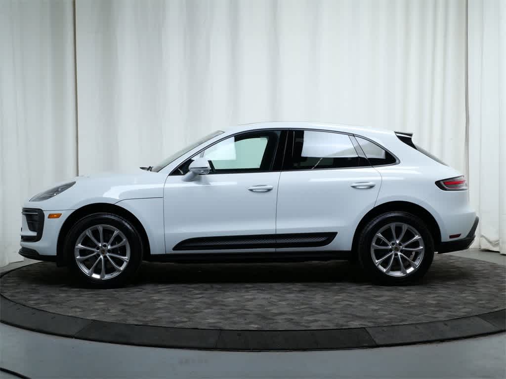 Thumbnail: 2025 Porsche Macan - 2