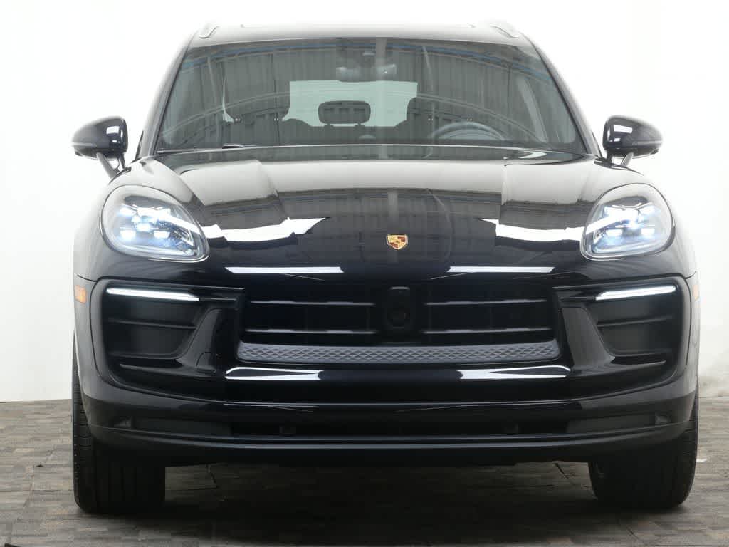 Thumbnail: 2026 Porsche Macan - 10