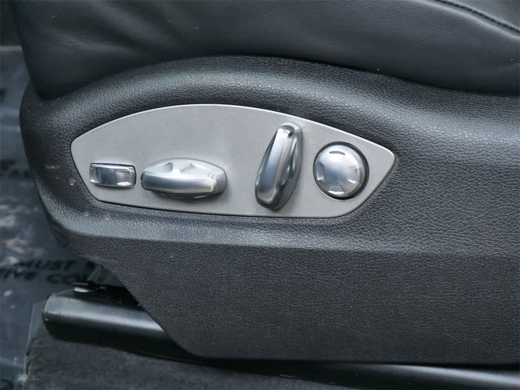 Thumbnail: 2025 Porsche Macan - 12