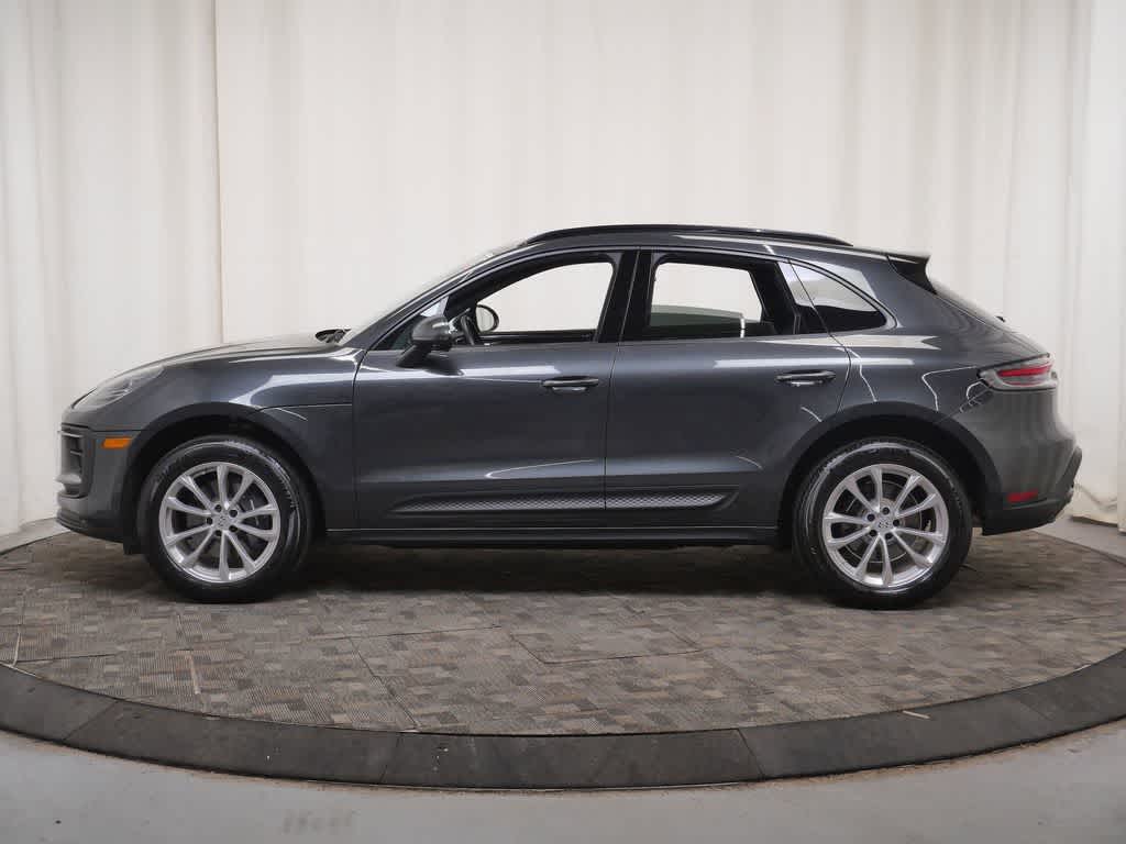 Thumbnail: 2025 Porsche Macan - 2