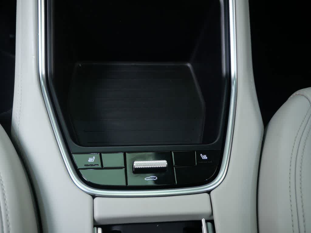 Thumbnail: 2017 Porsche Panamera - 15