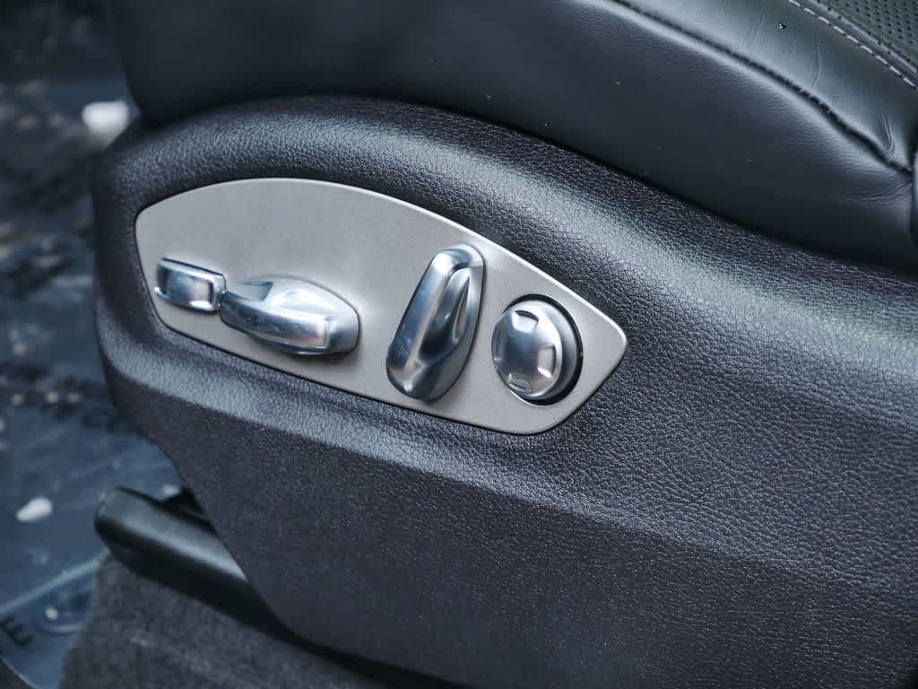 Thumbnail: 2026 Porsche Macan - 12