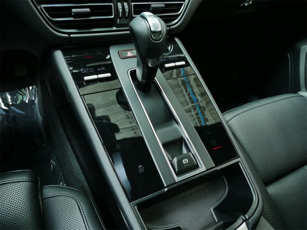 Thumbnail: 2025 Porsche Macan - 22