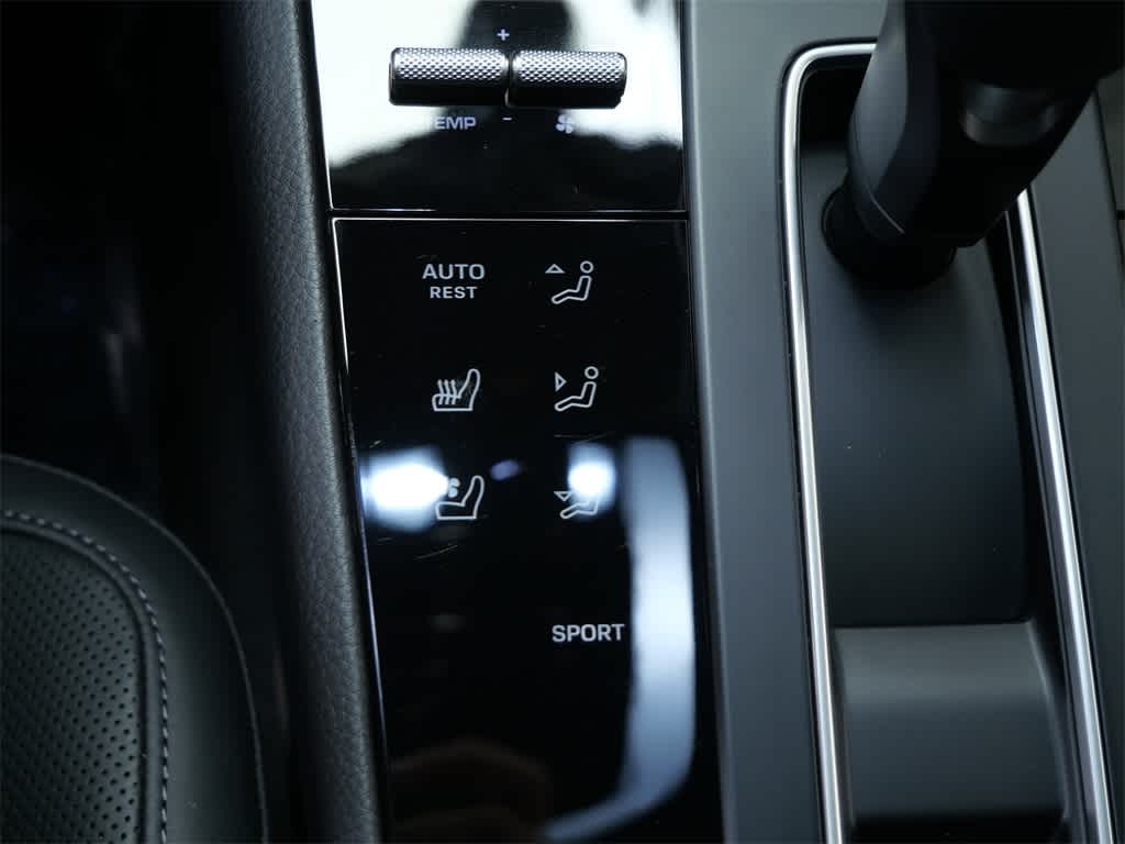 Thumbnail: 2026 Porsche Macan - 27