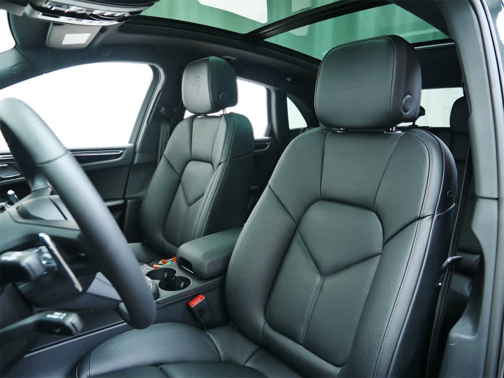 Thumbnail: 2025 Porsche Macan - 5