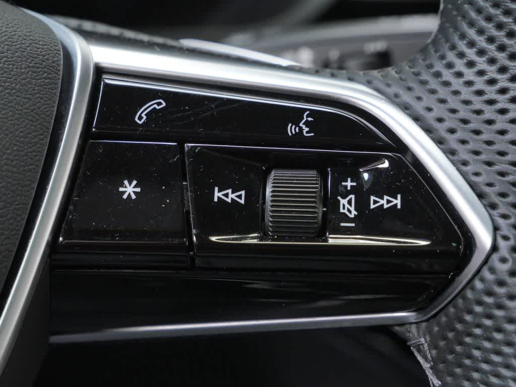Thumbnail: 2024 Audi SQ8 e-tron - 20