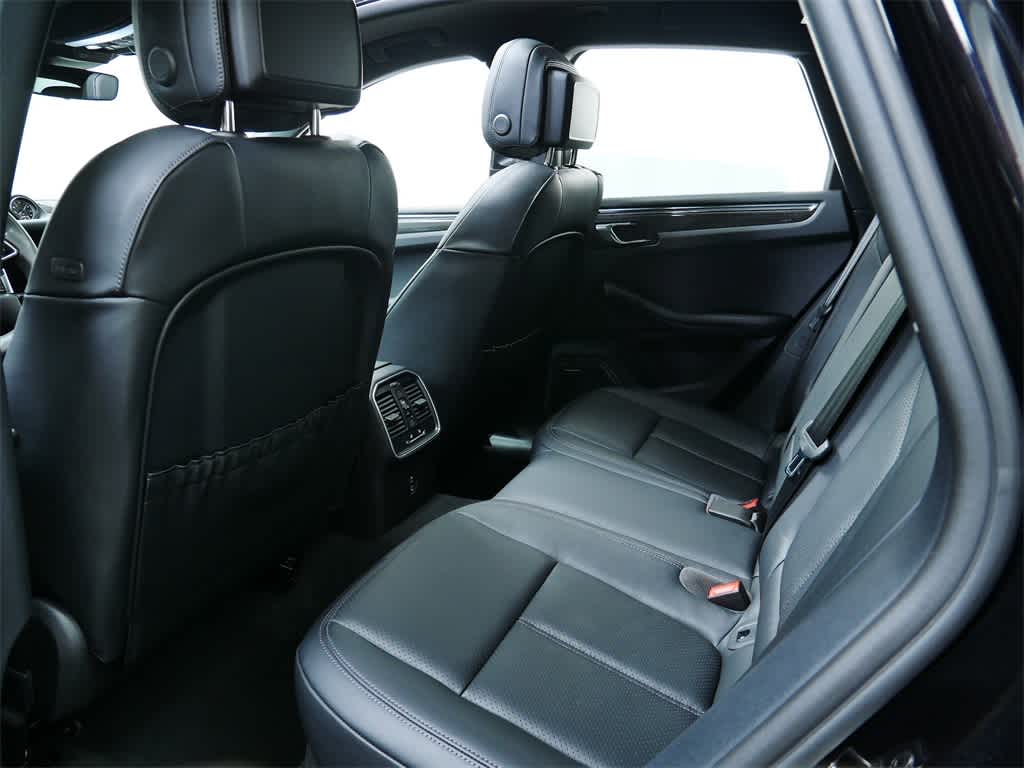 2025 Porsche Macan  14