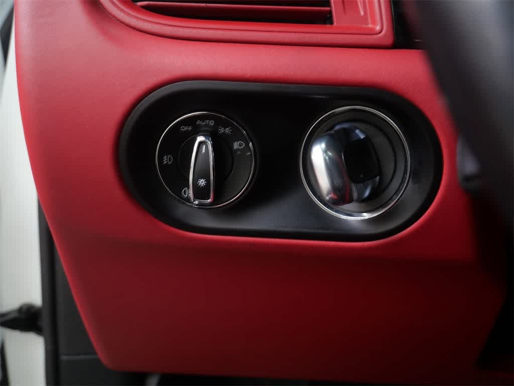 Thumbnail: 2015 Porsche Macan - 17