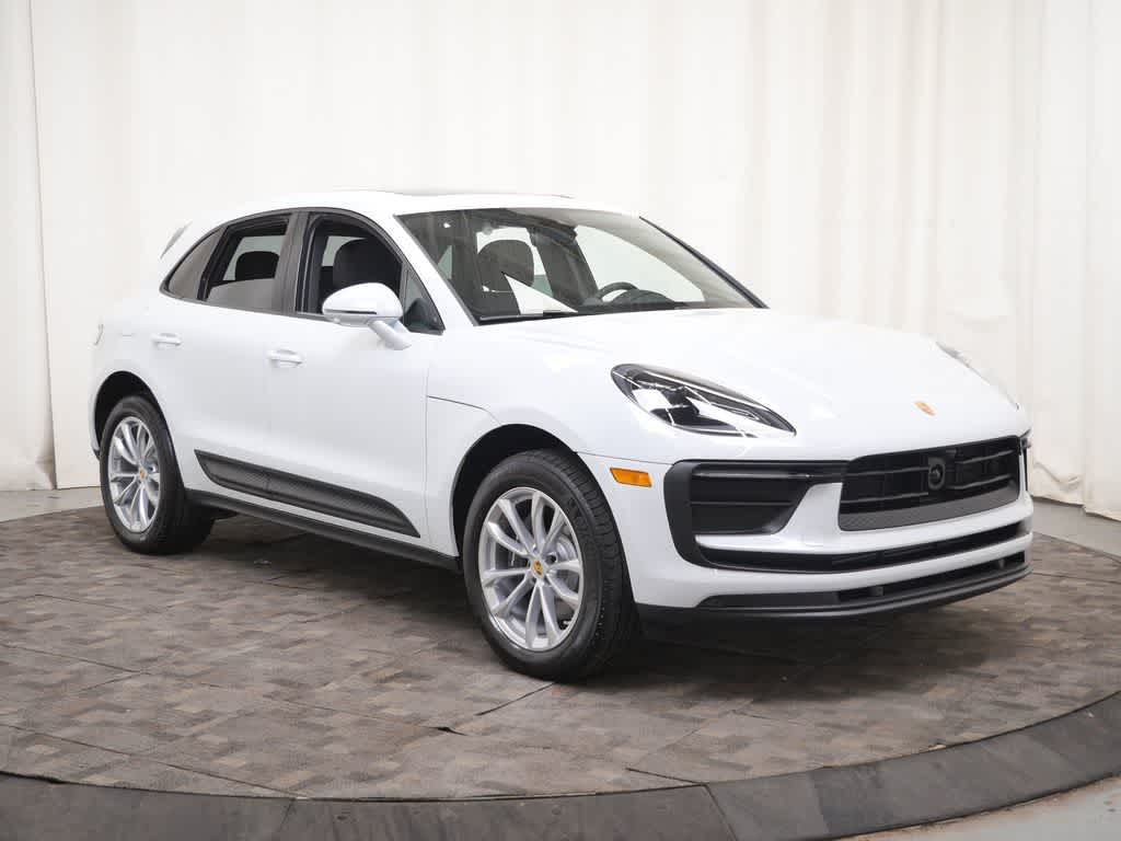 Thumbnail: 2026 Porsche Macan - 9