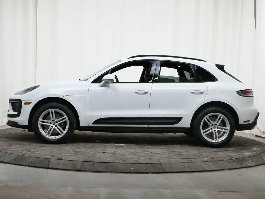 Thumbnail: 2025 Porsche Macan - 2