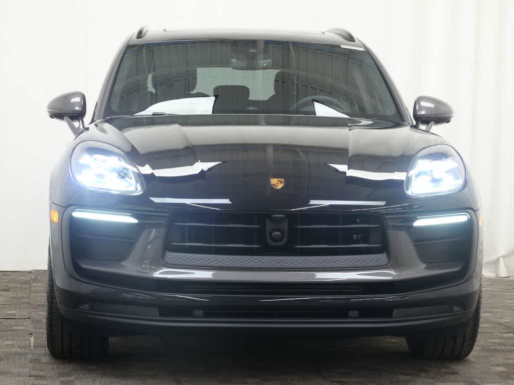 Thumbnail: 2026 Porsche Macan - 10